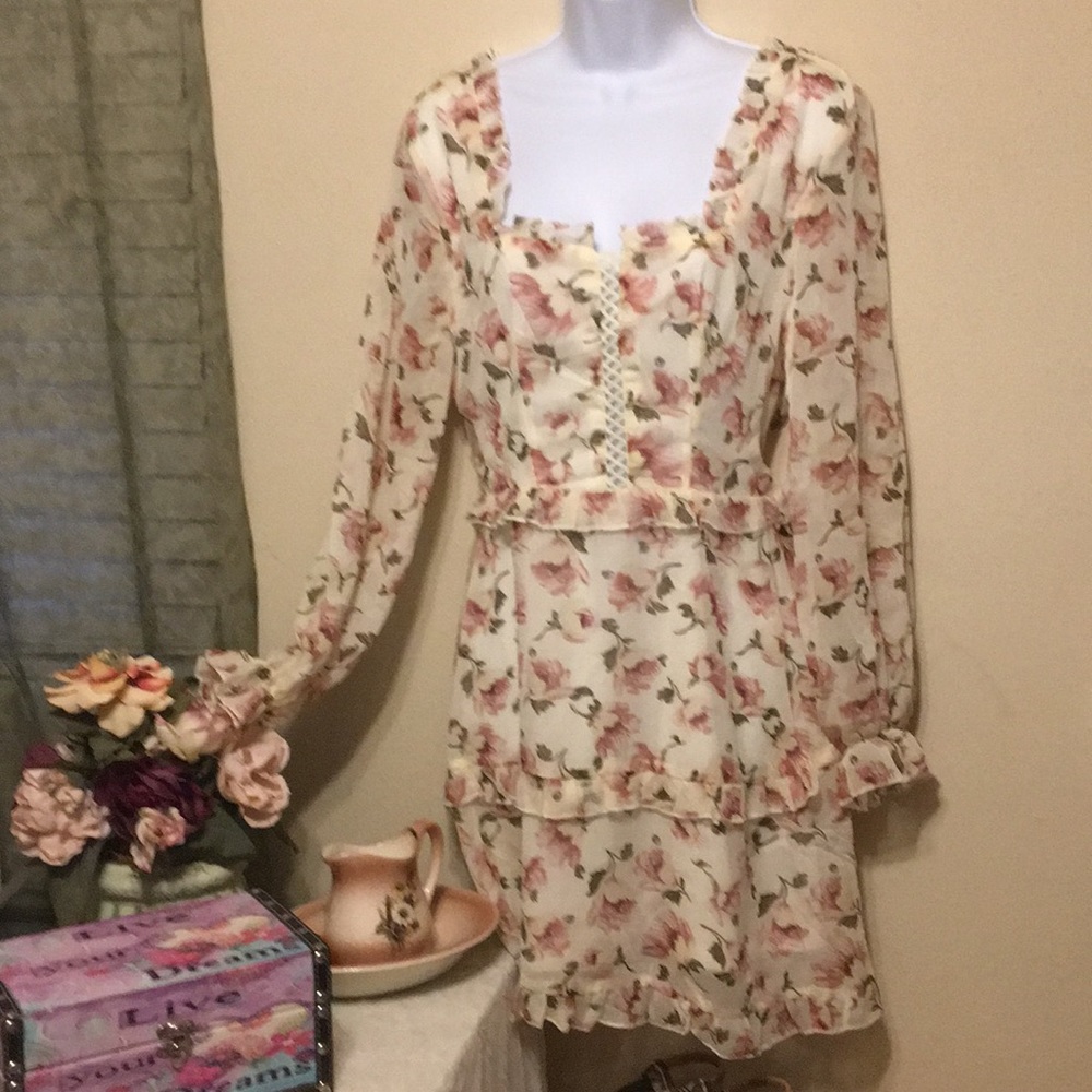 🆕 Misguided Milkmaid Floral Dress